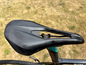 Used Bianchi Oltre XR4 Ultegra Di2 2021 2021 Road & Gravel, Schwarz — image 17 of 20
