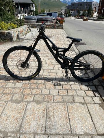 Santa Cruz V10 2025 Mountainbike de segunda mano, Negro — imagen 1 de 4