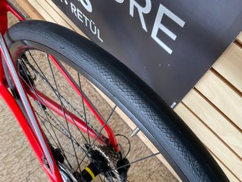 Used BMC Roadmachine Shimano 105 Di2 2018 Road & Gravel, Red — image 12 of 14