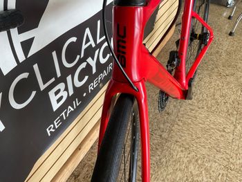 Used BMC Roadmachine Shimano 105 Di2 2018 Road & Gravel, Red — image 13 of 14