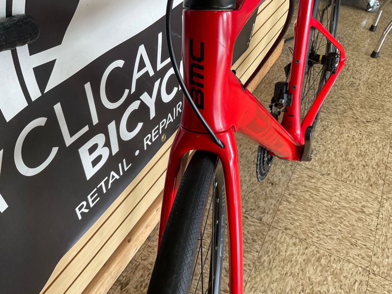 Used BMC Roadmachine Shimano 105 Di2 2018 Road & Gravel, Red — image 13 of 14