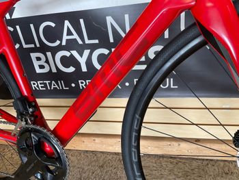 Used BMC Roadmachine Shimano 105 Di2 2018 Road & Gravel, Red — image 10 of 14