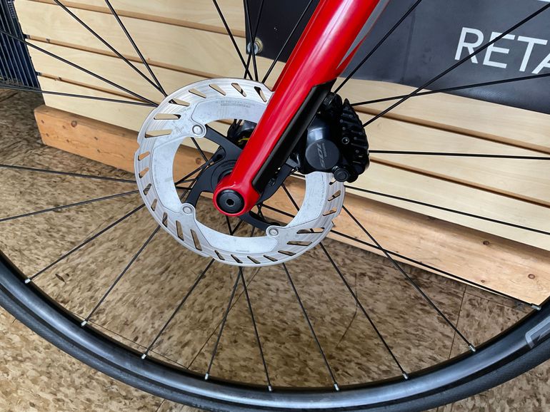 Used BMC Roadmachine Shimano 105 Di2 2018 Road & Gravel, Red — image 8 of 14