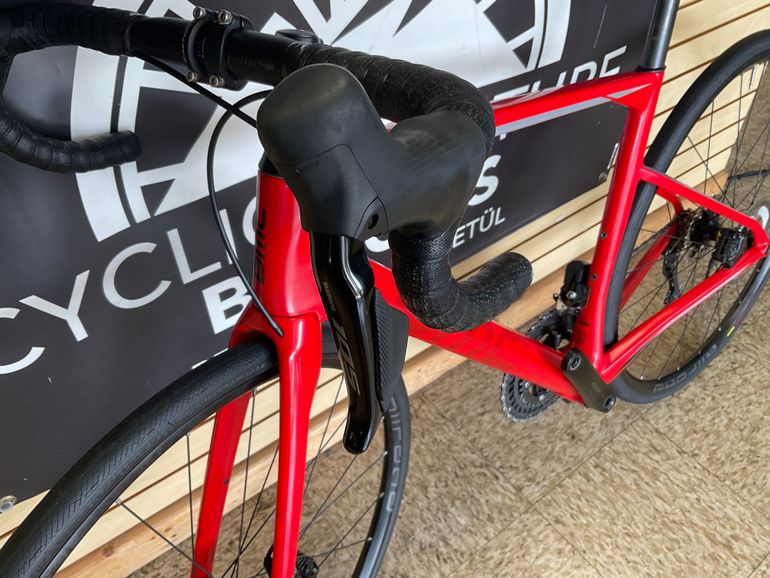 Used BMC Roadmachine Shimano 105 Di2 2018 Road & Gravel, Red — image 4 of 14
