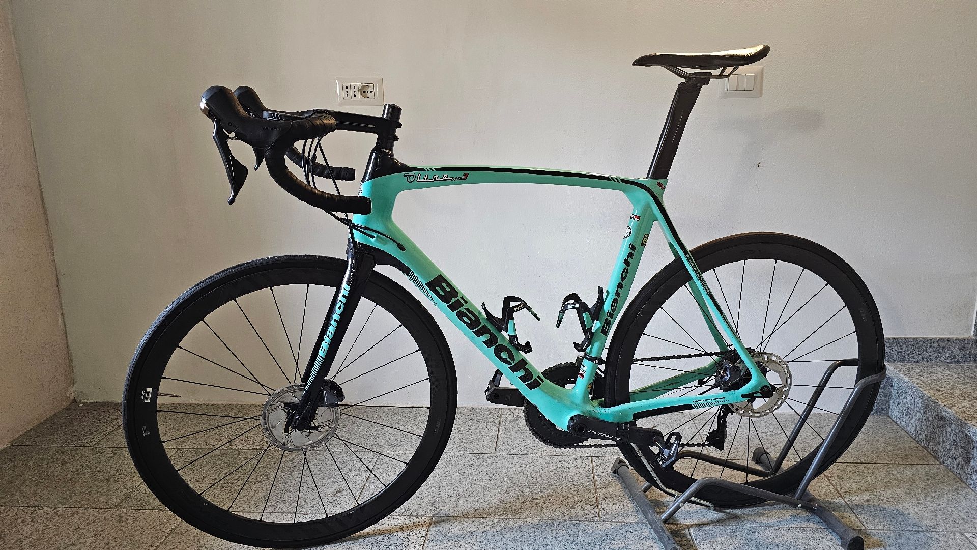 BIANCHI OLTRE XR3 年式2019年 2019 Bianchi Oltre XR3 Ultegra – Specs, Comparisons, Reviews – 99