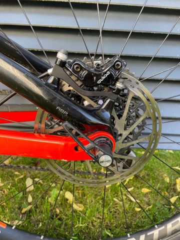 Used Trek Slash 9.8 2018 2018 Mountainbike, Orange, 29 — image 9 of 10