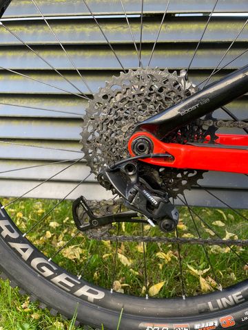 Used Trek Slash 9.8 2018 2018 Mountainbike, Orange, 29 — image 3 of 10