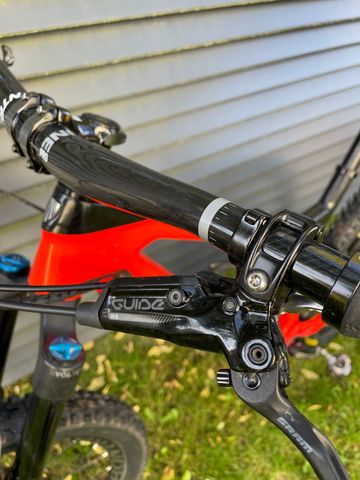 Used Trek Slash 9.8 2018 2018 Mountainbike, Orange, 29 — image 6 of 10