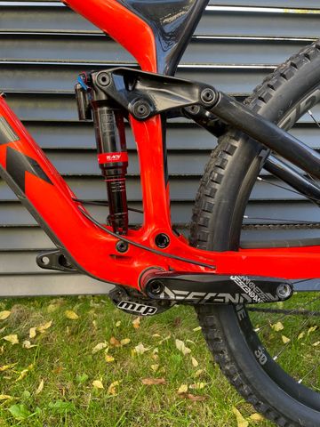 Used Trek Slash 9.8 2018 2018 Mountainbike, Orange, 29 — image 4 of 10