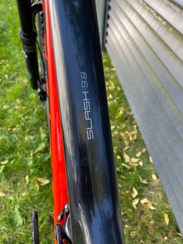 Used Trek Slash 9.8 2018 2018 Mountainbike, Orange, 29 — image 10 of 10