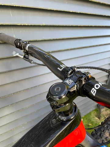 Used Trek Slash 9.8 2018 2018 Mountainbike, Orange, 29 — image 7 of 10