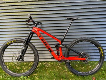 Used Trek Slash 9.8 2018 2018 Mountainbike, Orange, 29 — image 2 of 10