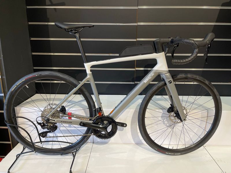 Focus PARALANE 8.7 2025 Road & Gravel usato, Bianco — immagine 1 di 6