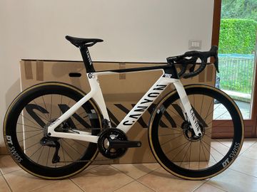 Brugt Canyon Aeroad CF SLX 8 Disc Di2 2023 2023 Road & Gravel
