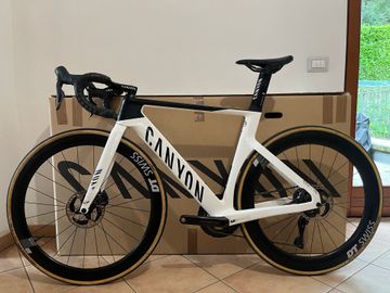 Brugt Canyon Aeroad CF SLX 8 Disc Di2 2023 2023 Road & Gravel — billede 2 af 11