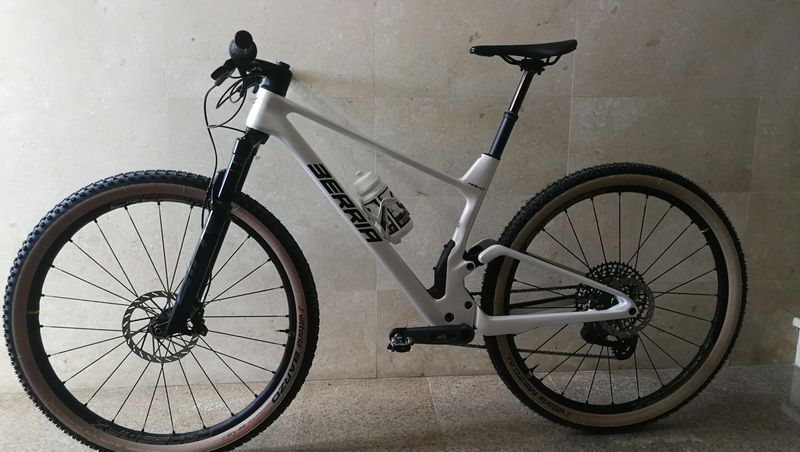Used Berria MAKO 8 SRAM GX Eagle AXS (T-Type) 2024 MTB