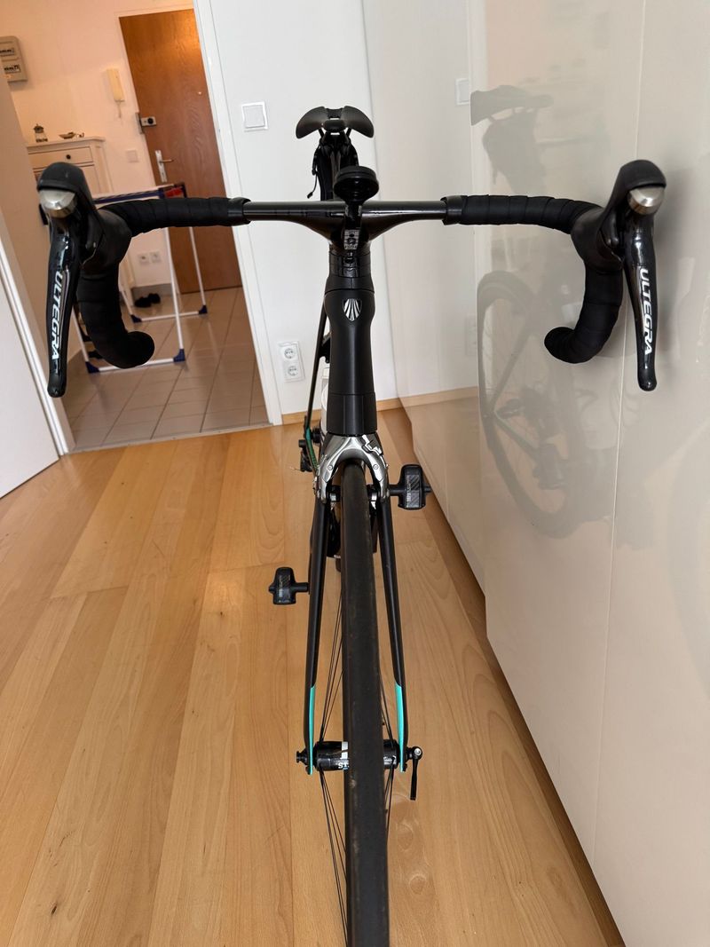 Used Trek Madone 9.2 H2 Compact 2016 2016 Road & Gravel, Black — image 5 of 6