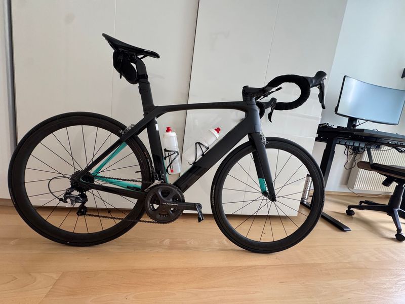 Used Trek Madone 9.2 H2 Compact 2016 2016 Road & Gravel, Black — image 1 of 6
