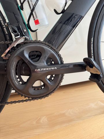 Used Trek Madone 9.2 H2 Compact 2016 2016 Road & Gravel, Black — image 3 of 6