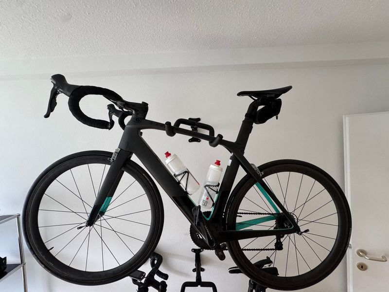 Used Trek Madone 9.2 H2 Compact 2016 2016 Road & Gravel, Black — image 2 of 6