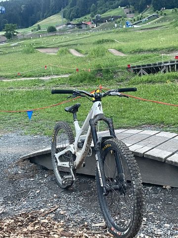 Used Specialized Demo Single Speed / Fixed Gear 2020 Mountainbike, White — image 15 of 17