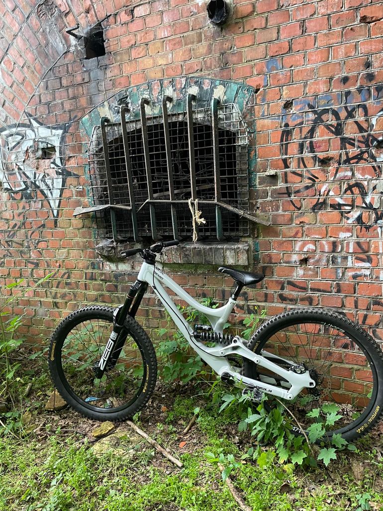 Used Specialized Demo Single Speed / Fixed Gear 2020 Mountainbike, White — image 1 of 17