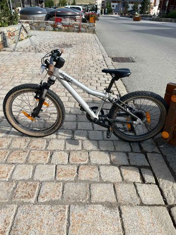 Used Scott Scale 200 2024 Mountainbike, Light Gray — image 1 of 4