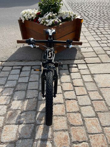 Used Scott Scale 200 2024 Mountainbike, Light Gray — image 4 of 4