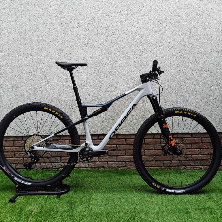 Used Orbea OIZ M21 2024 2024 Mountainbike, Blue, 29 — image 1 of 9