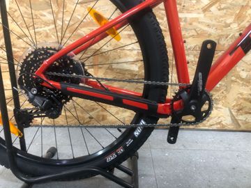Used Trek Marlin 6 Gen 3 2025 2025 Mountainbike, Red, 27.5, 29 — image 3 of 7
