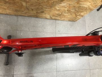 Used Trek Marlin 6 Gen 3 2025 2025 Mountainbike, Red, 27.5, 29 — image 5 of 7