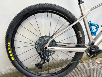 BMC Twostroke 01 ONE 2021 2021 Mountainbike usato, Grigio chiaro — immagine 2 di 6