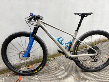 BMC Twostroke 01 ONE 2021 2021 Mountainbike usato, Grigio chiaro — immagine 4 di 6