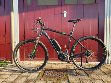 Used Trek Powerfly 4 2018 2018 Mountainbike, Black, 29 — image 1 of 6