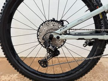 Used Specialized Turbo Levo Comp 2021 2021 Mountainbike, Light Gray, 29 — image 5 of 11