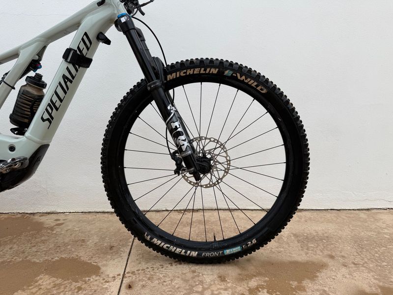 Used Specialized Turbo Levo Comp 2021 2021 Mountainbike, Light Gray, 29 — image 8 of 11