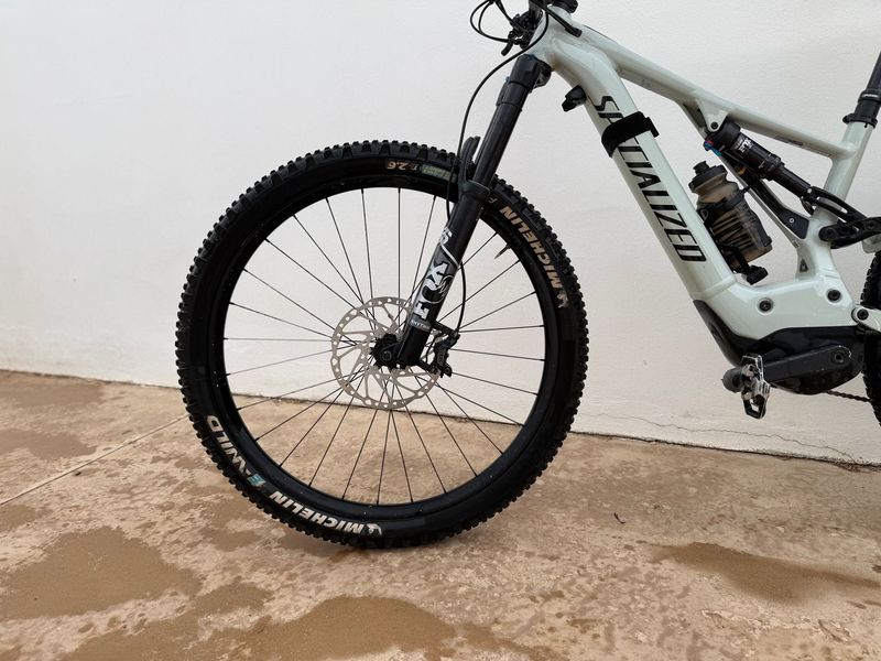 Used Specialized Turbo Levo Comp 2021 2021 Mountainbike, Light Gray, 29 — image 3 of 11