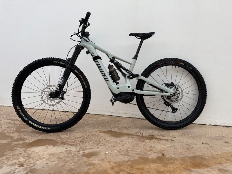 Used Specialized Turbo Levo Comp 2021 2021 Mountainbike, Light Gray, 29 — image 2 of 11