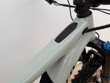 Used Specialized Turbo Levo Comp 2021 2021 Mountainbike, Light Gray, 29 — image 6 of 11