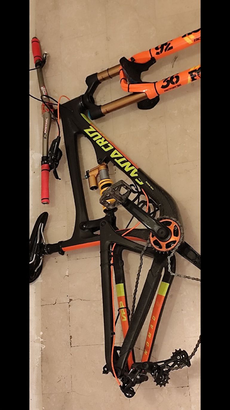 Santa Cruz Nomad Carbon CC XTR 2016 Mountainbike usato, Nero — immagine 1 di 4