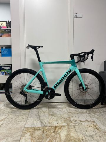 Bianchi Oltre Race 105 Di2 Ruote Plutonium Carbonio 50 2025 Road & Gravel usato