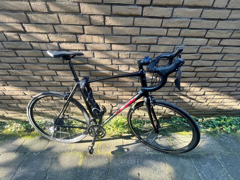 Used Trek Domane AL 2 2022 2022 Road & Gravel, Black — image 1 of 9