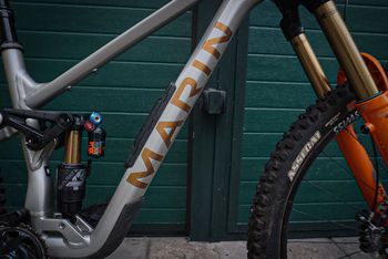 Used Marin Alpine Trail Xr 2025 2025 Mountainbike, Light Gray — image 3 of 7