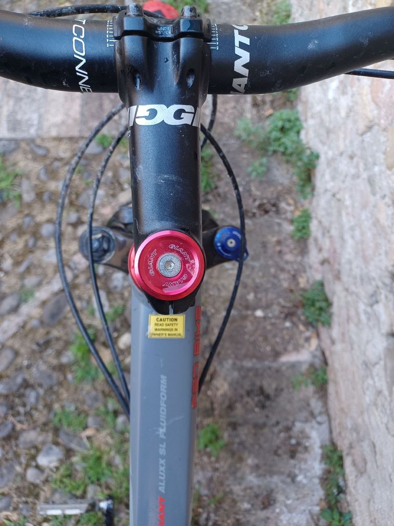 Used Giant Xtc Shimano Deore LX 2010 Mountainbike, Light Gray — image 7 of 12