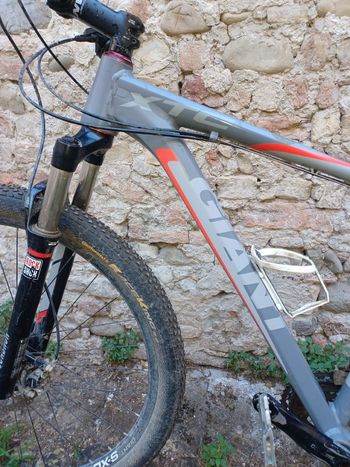Used Giant Xtc Shimano Deore LX 2010 Mountainbike, Light Gray — image 2 of 12