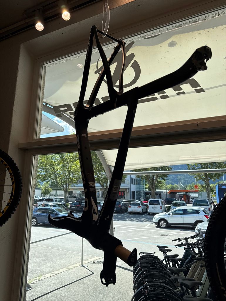 Used Pinarello Pinarello F 2025 Road & Gravel, Green — image 3 of 3