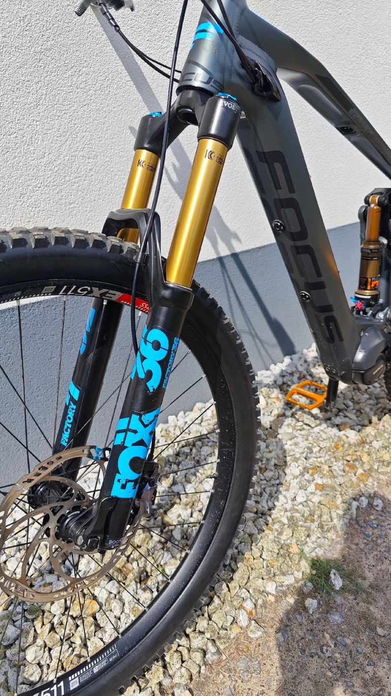 Used Focus SAM² Pro 2018 2018 Mountainbike, Light Gray, 27.5 — image 3 of 10
