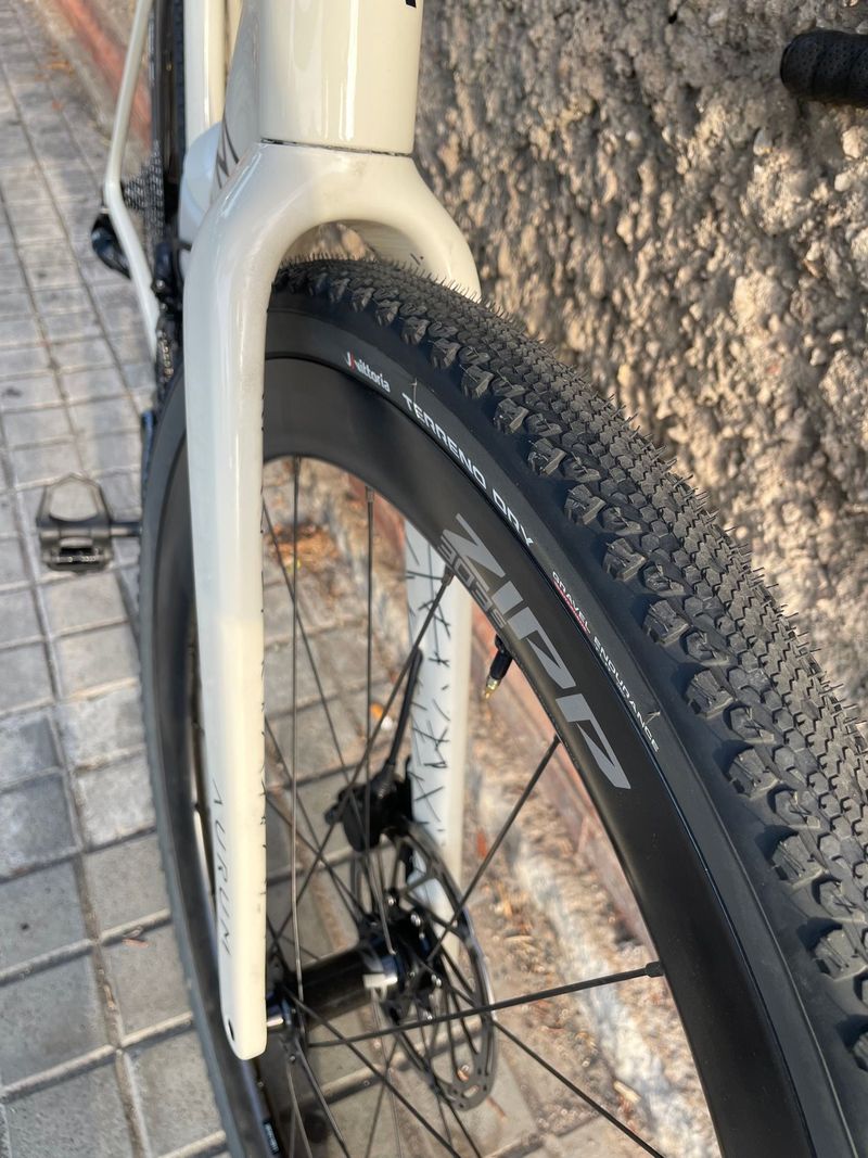 Used Aurum Manto 2025 Road & Gravel, White — image 5 of 5