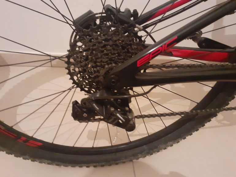 Used Specialized Men's Epic Comp Carbon 2018 2018 Mountainbike, Black, 29 — image 10 of 11