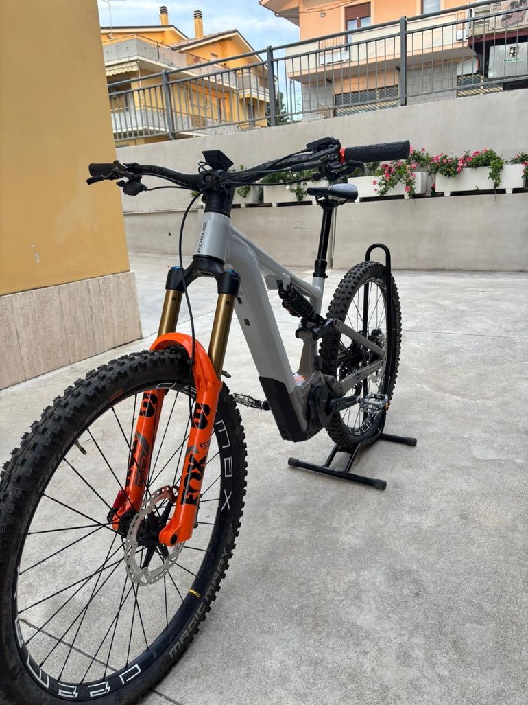 Used Focus SAM ² 6.9 2023 2023 Mountainbike, Light Gray, 29 — image 12 of 14